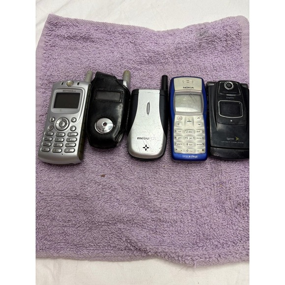5 vintage group of old cellphones - Picture 5 of 6